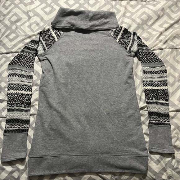 NWT Maurices Cowl Neck Sweatshirt Women’s Size XS - Picture 2 of 3